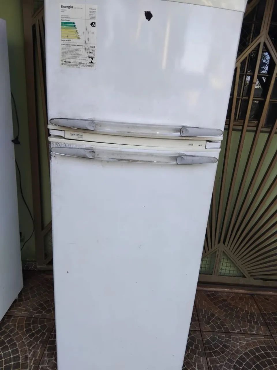 Vende-se geladeira 