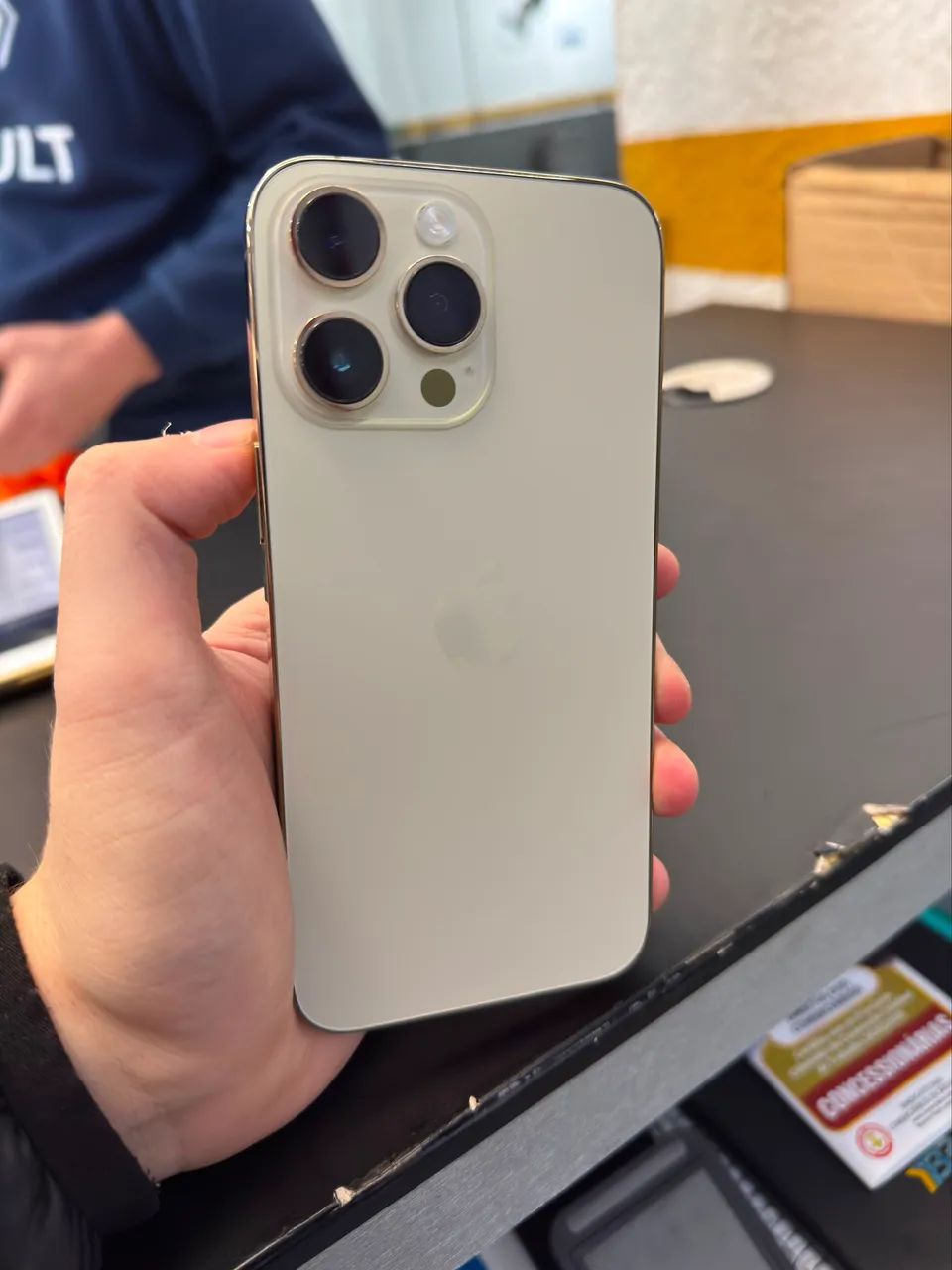 IPHONE PRO MAX 14 DOURADO 128 - Foto 3