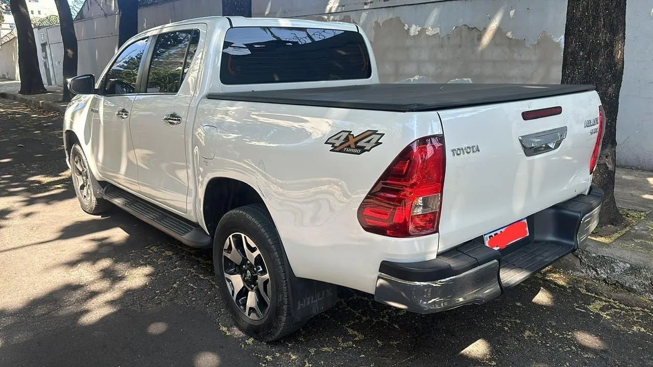 Hilux SR automática com Kit SRX