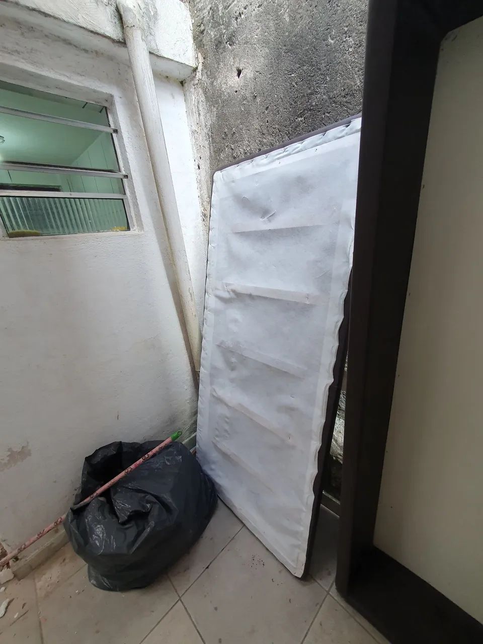 Base de cama solteiro com baú - Foto 3
