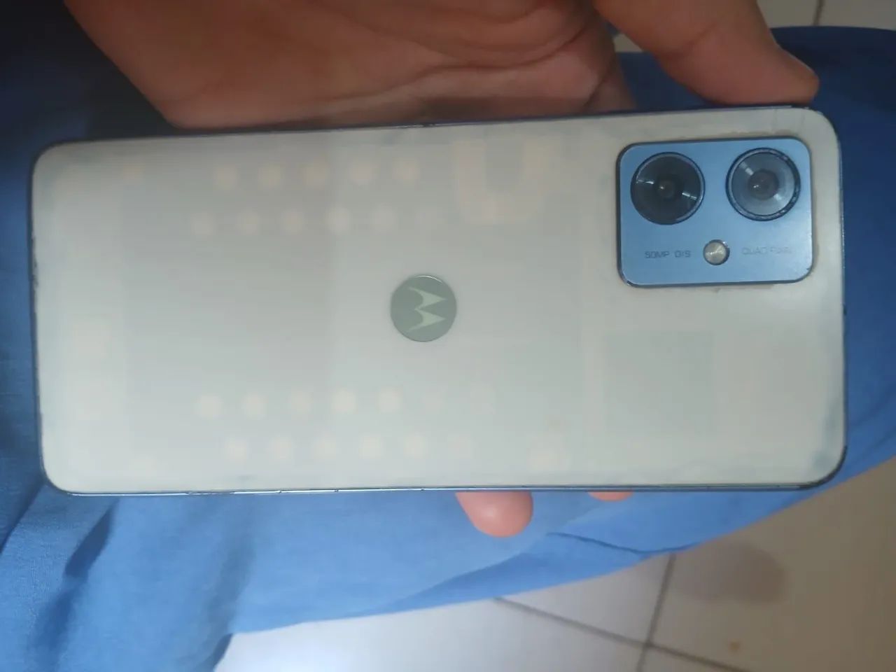 Celular moto G54 trincado mais pegado perfeitamente.  - Foto 2
