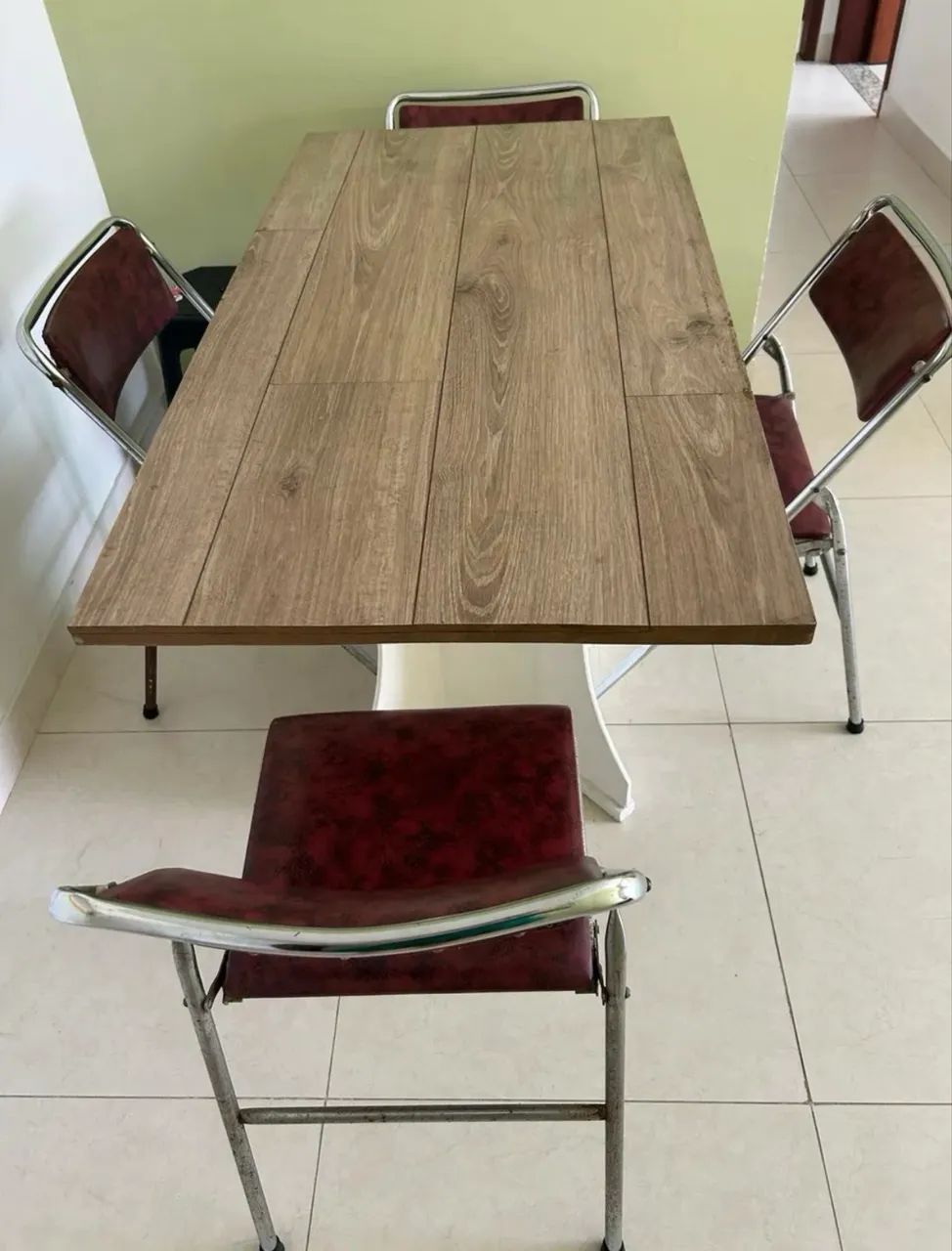 MESA DE JANTAR C/ 4 CADEIRAS