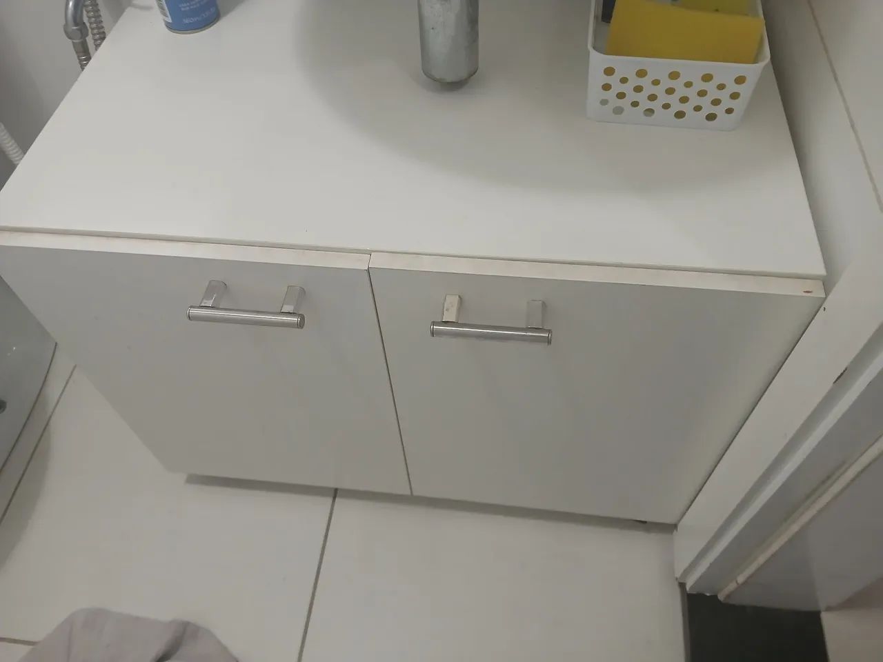 Armário pequeno com rodinhas 