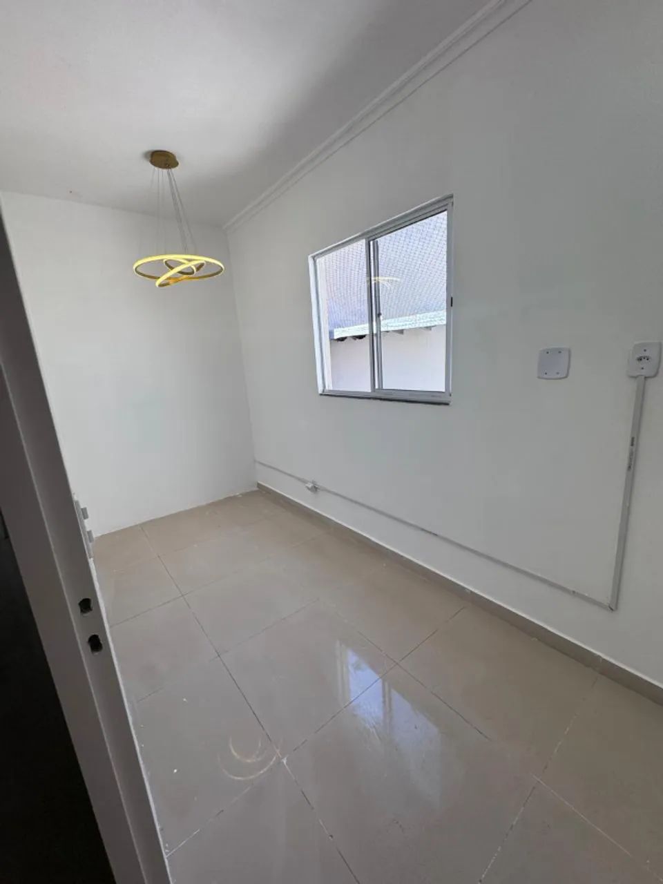 Alugo sala comercial centro Cidade ocidental incluso agua energia* - Foto 2