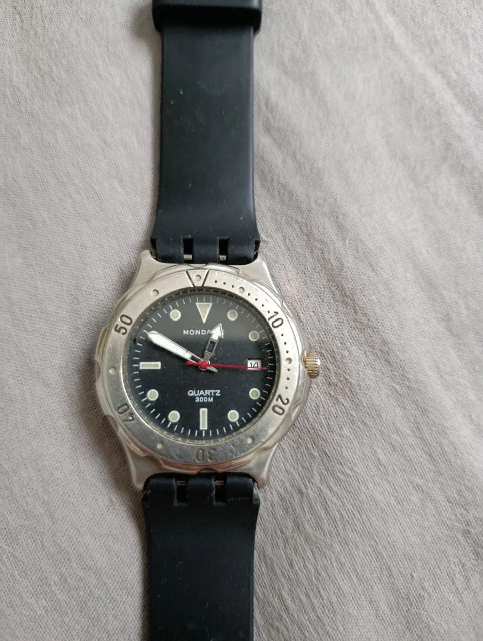 Relógio Mondaine estilo skydiver 