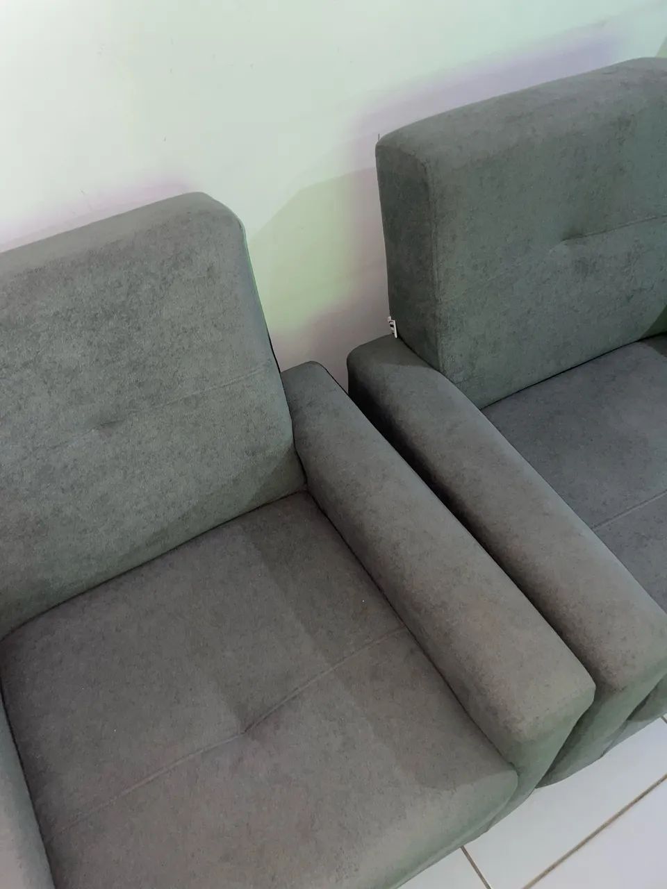 Par de poltronas estofadas (Menos de 1 mês de uso) - Foto 4