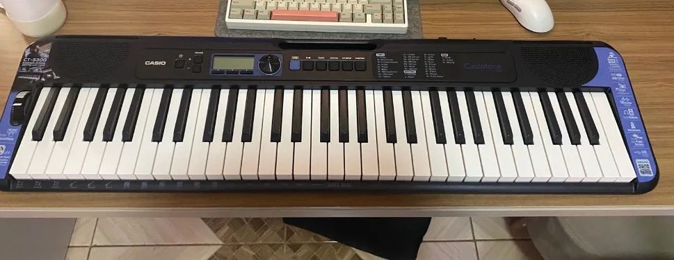 Teclado musical Casio Casiotone CT-S300 61 teclas preto