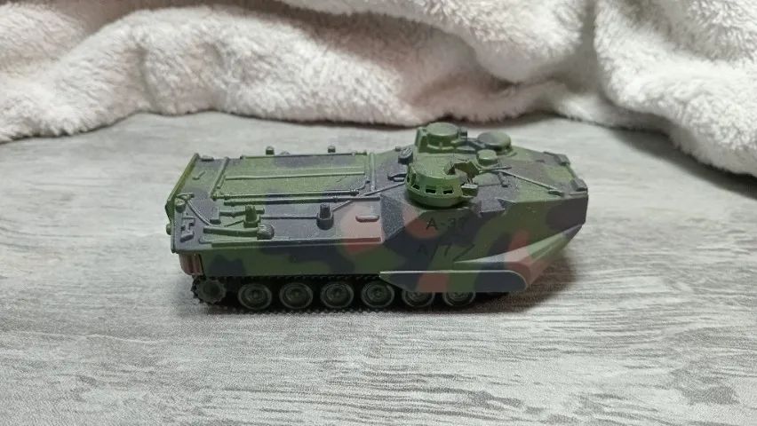 BLINDADO DE COMBATE E TRANSPORTE ANFÍBIO - EM METAL- ESC. 1/72 - Foto 6