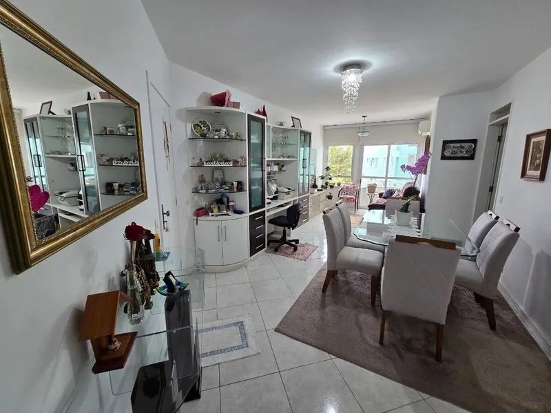Apartamento em Coqueiros com 3 quartos sendo 1 suíte e 1 vg livre