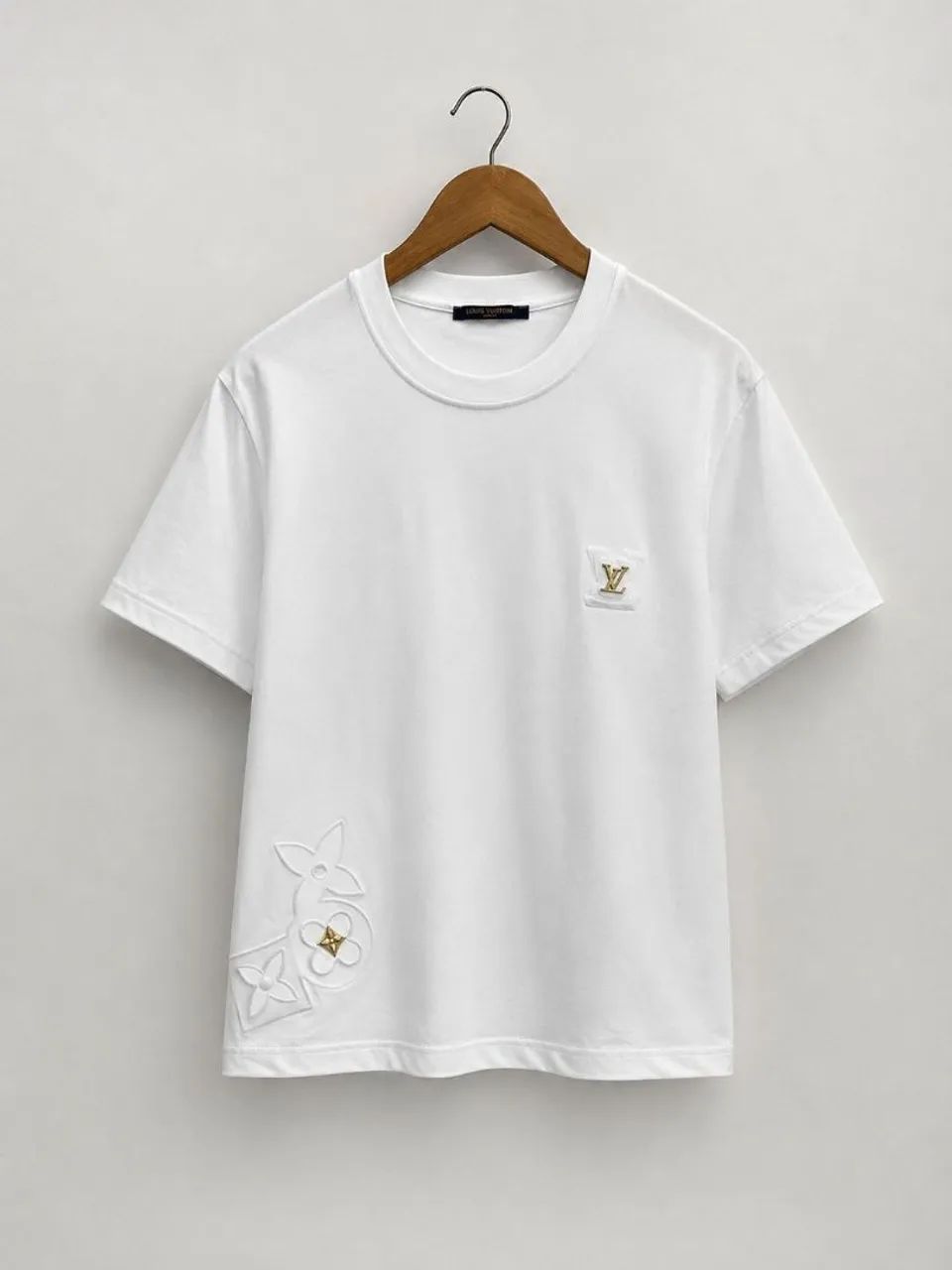 Camiseta Louis Vuitton, Dior, Valentino e Prada