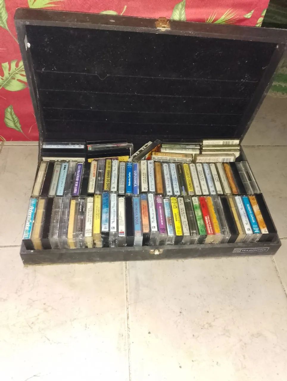Caixa com fita cassetes  - Foto 2