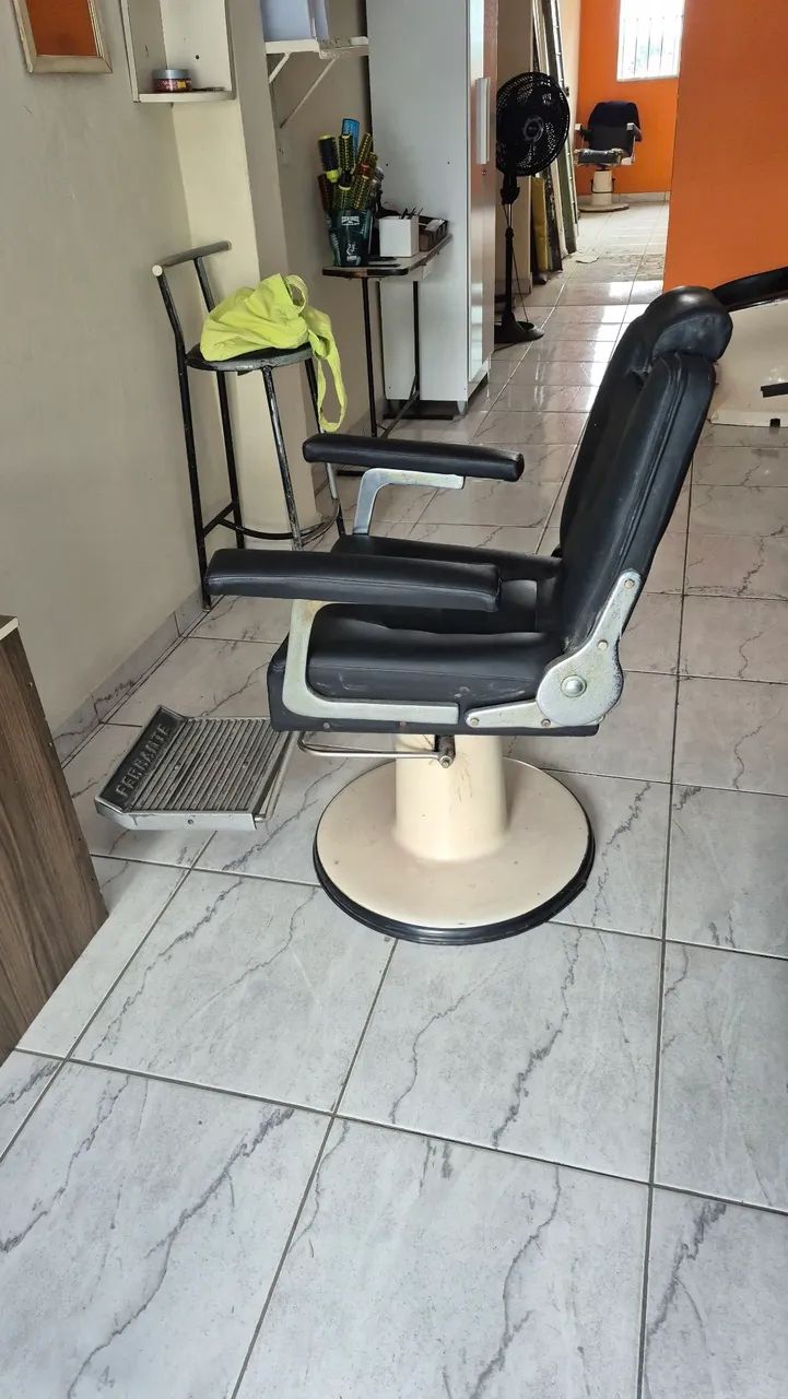 Vendo cadeira de barbeiro 