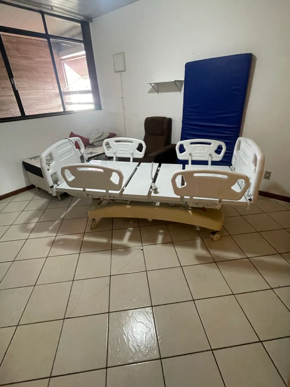 Cama hospitalar motorizada - Foto 4