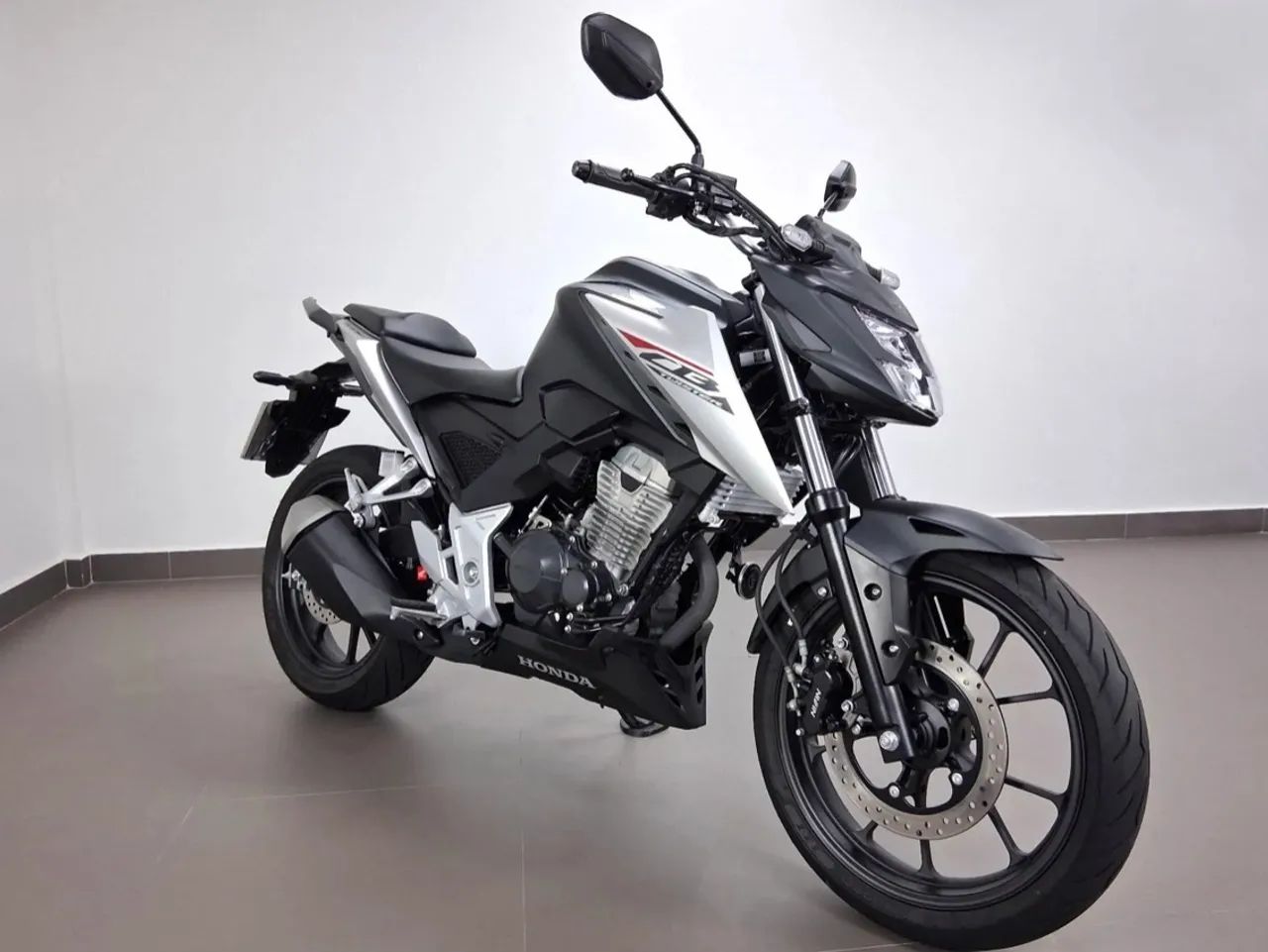 CB 300f Twister  - Foto 4