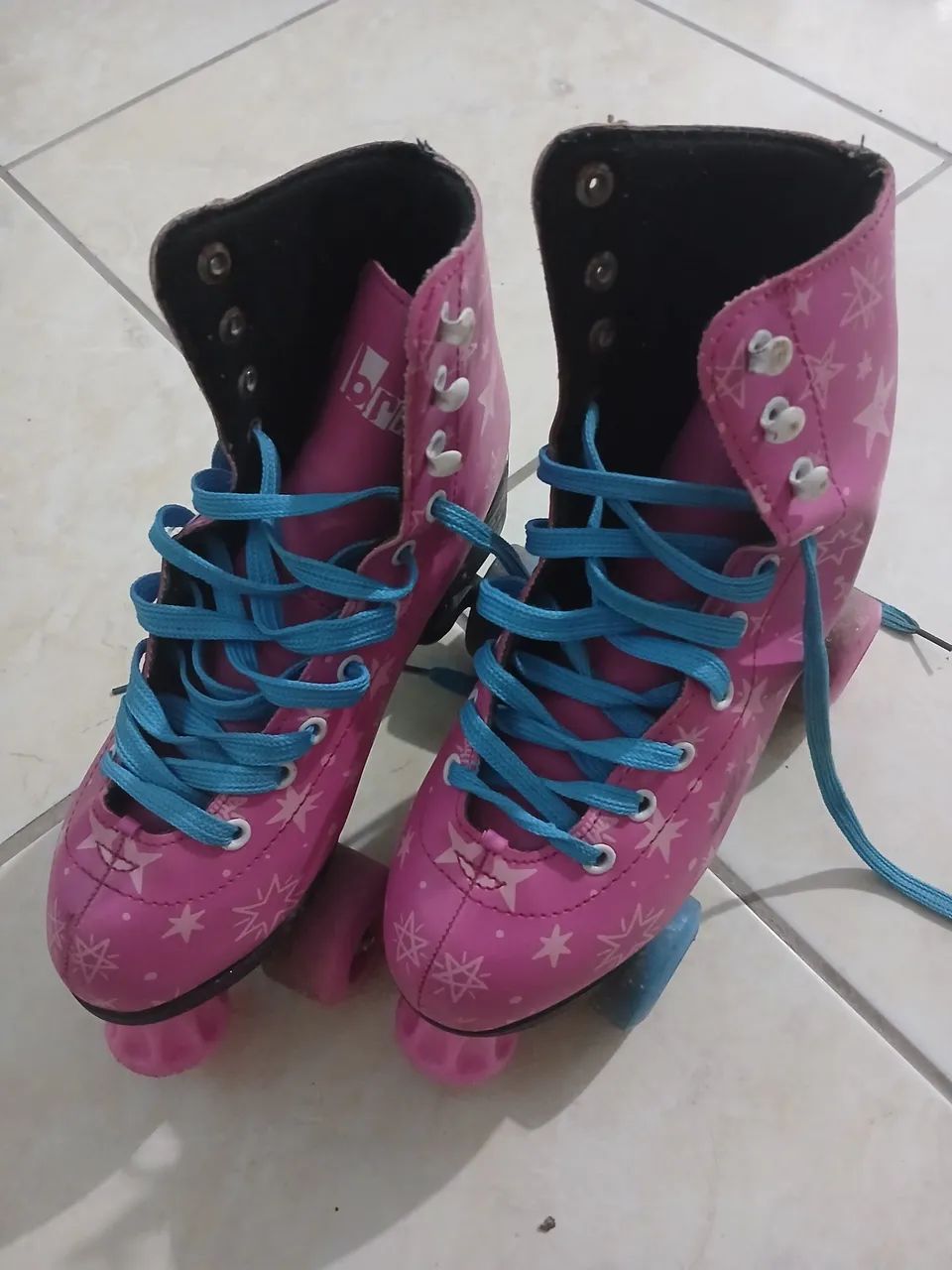 Patins com capacete 