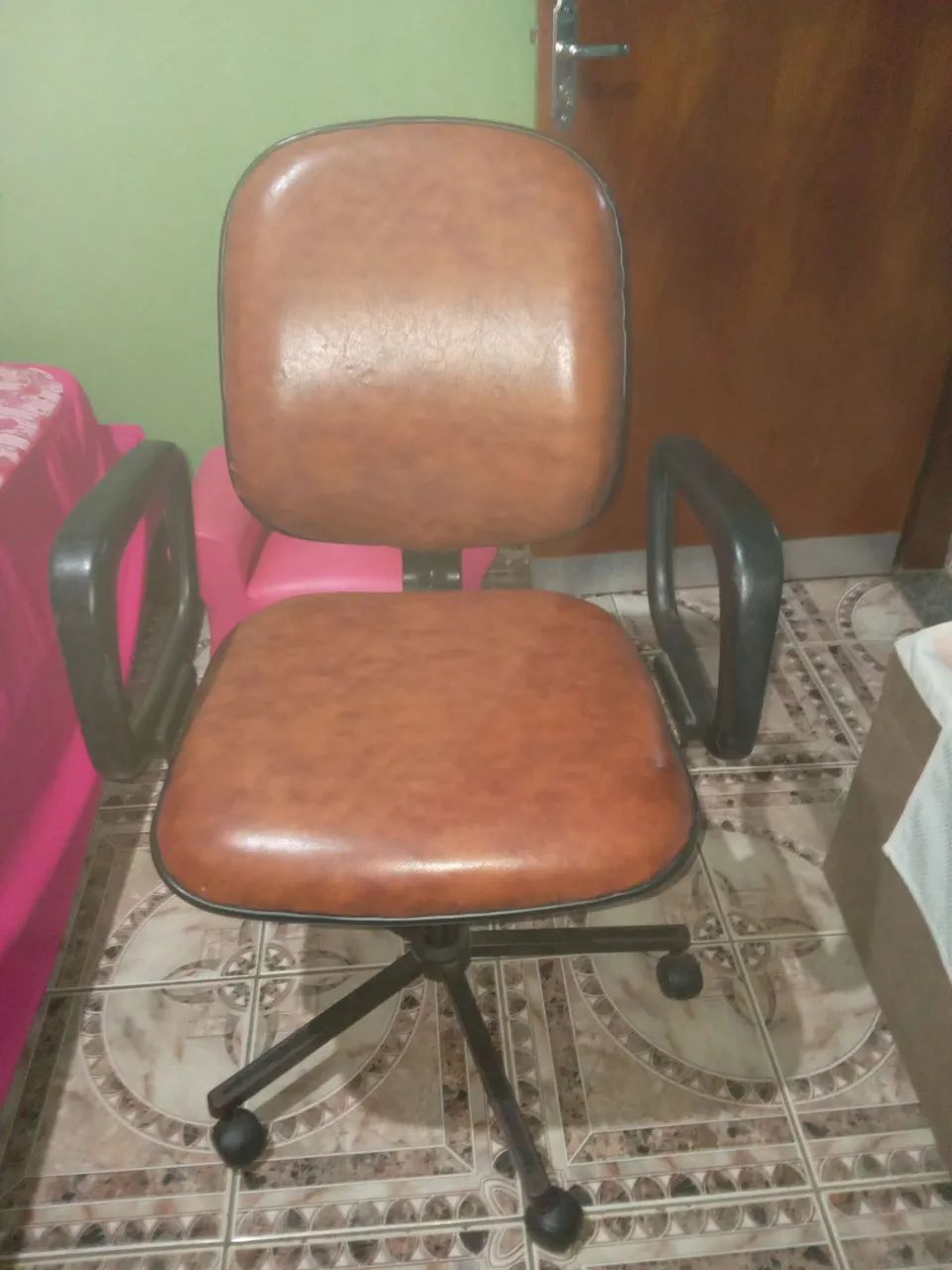 Cadeira  giratória  em anapolis  - Foto 2