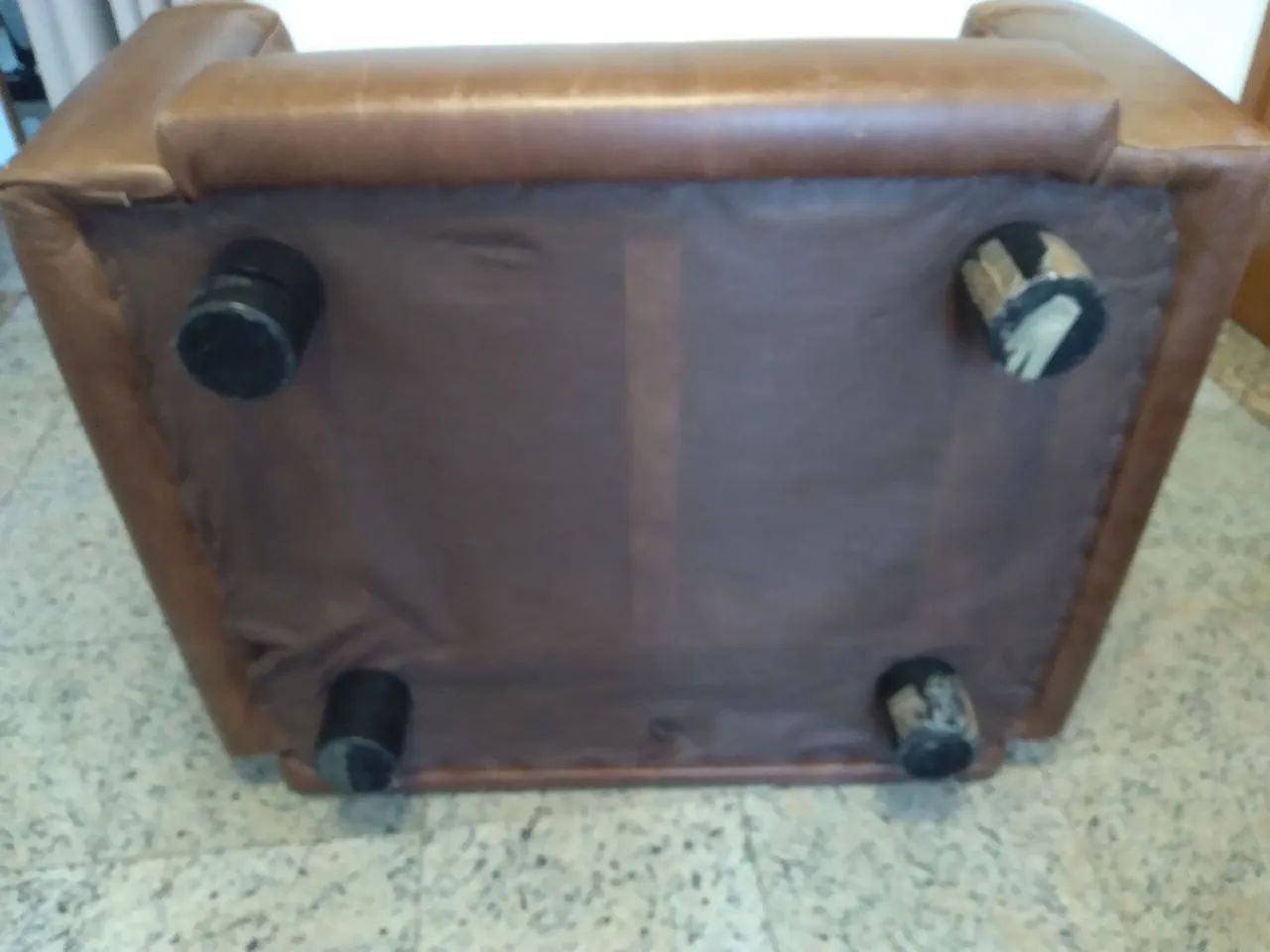 Poltrona de couro ÓTIMO PREÇO - Foto 4