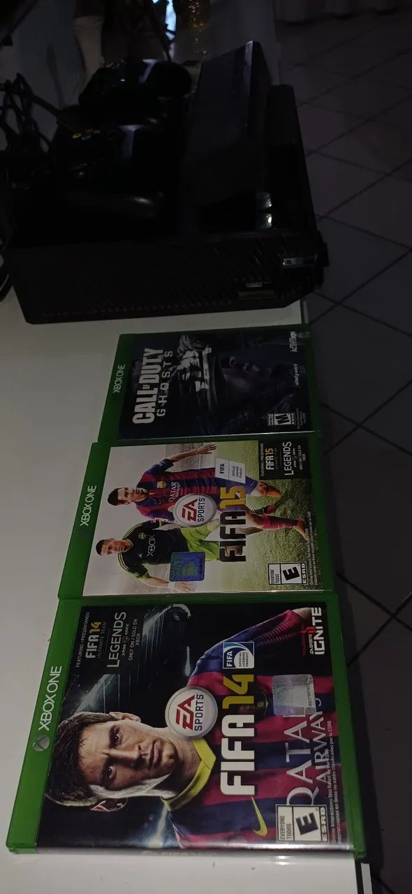 Vendo Xbox one com kinect e 3 CDs de jogos  - Foto 3