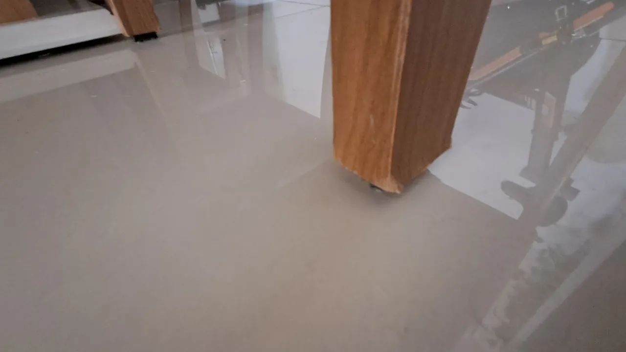 Mesa e cadeiras 6 lugares  - Foto 4