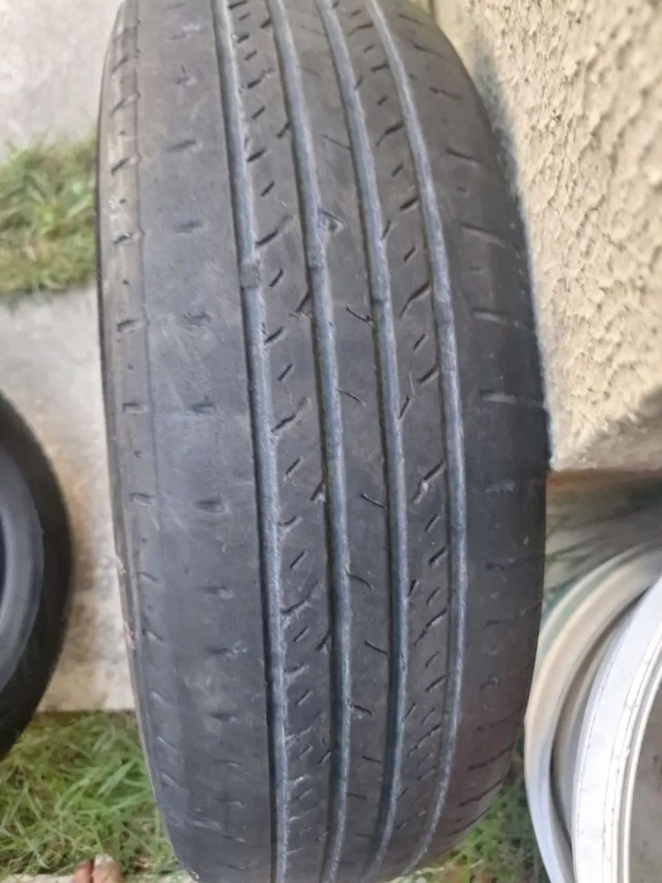 Vendo pneus aro 14 100 reais a unidade  - Foto 2