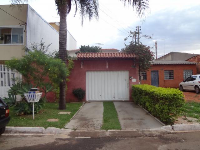 QN 7A - Ótima casa 2 quartos, reformada, excelente localização!