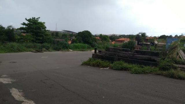 Terreno com Galpões