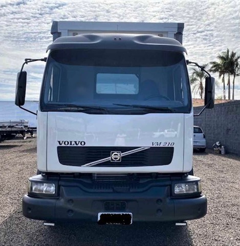 VOLVO VM 210 2003/2004 -- ENTRADA   PARCELAS COM APENAS 3,0% DE JUROS ANUAIS