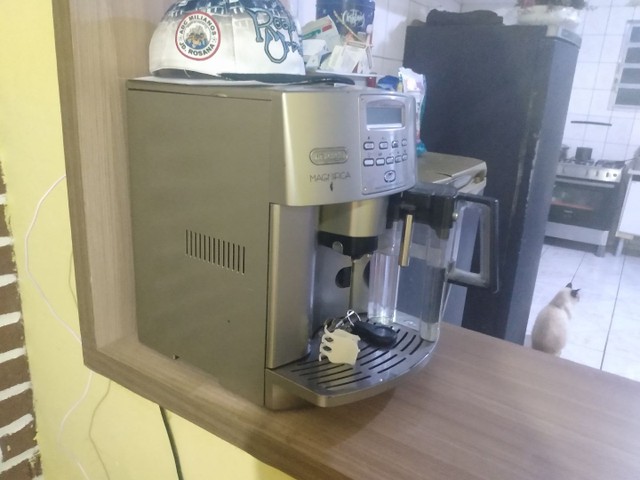 Máquina de café delonghi magnífica - Equipamentos e mobiliário - Jardim  Aurélio, São Paulo 1038899709 | OLX