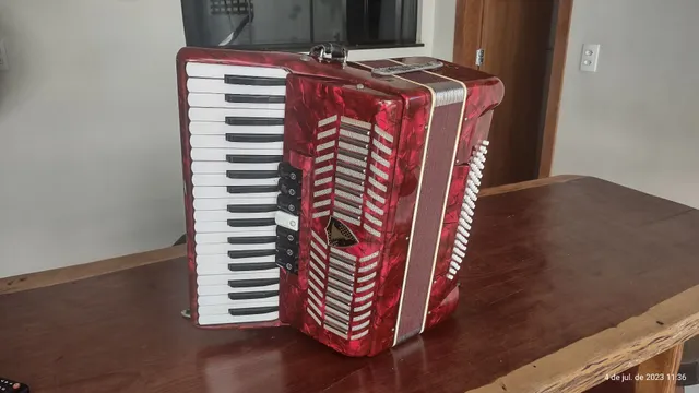 Acordeon sanfona Eagle 80 baixos 7 registros