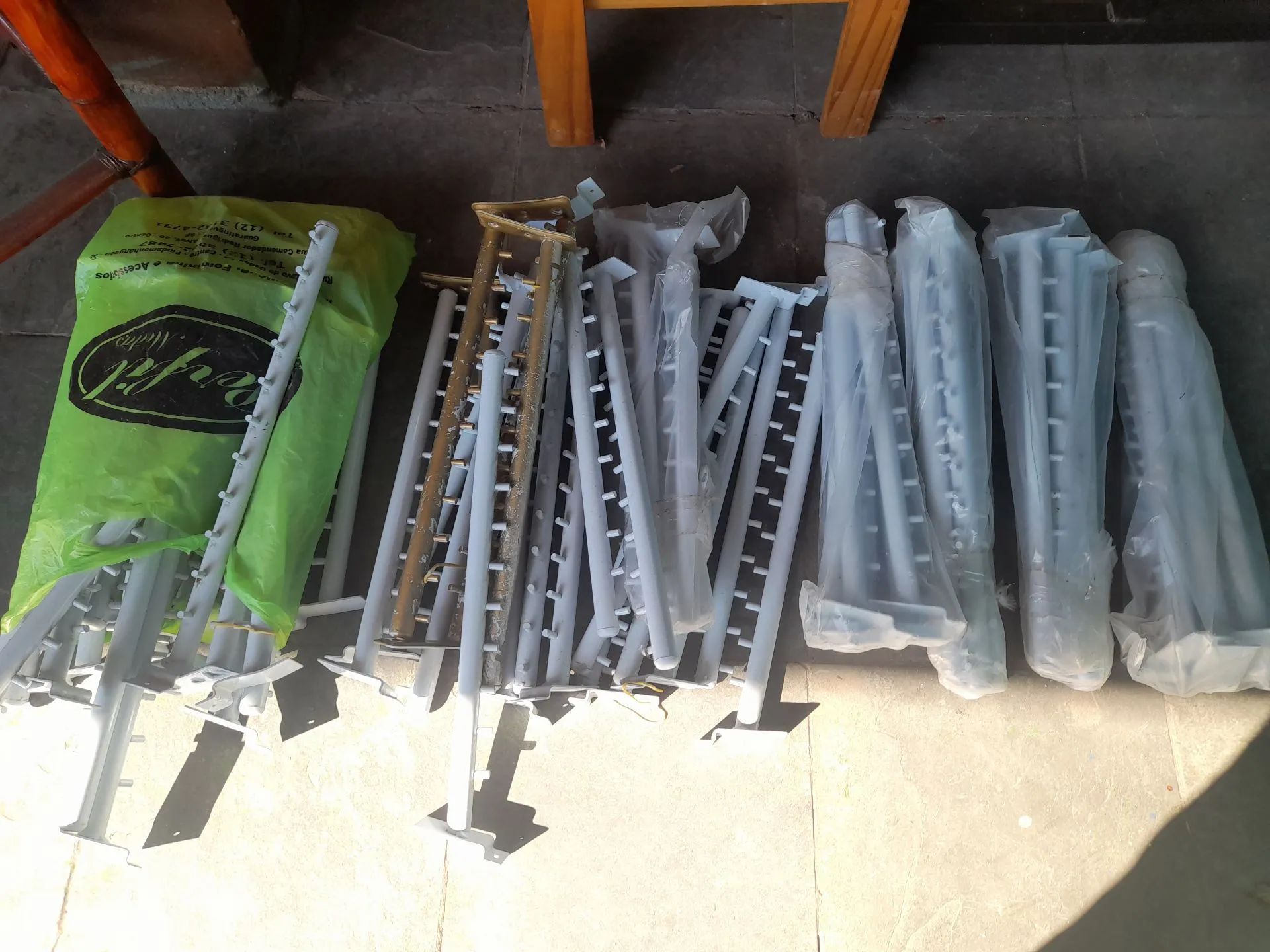 Vendo matérias para loja de roupas 