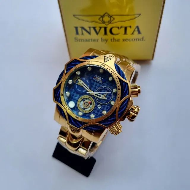 Relógio invicta venon dourado fundo azul 