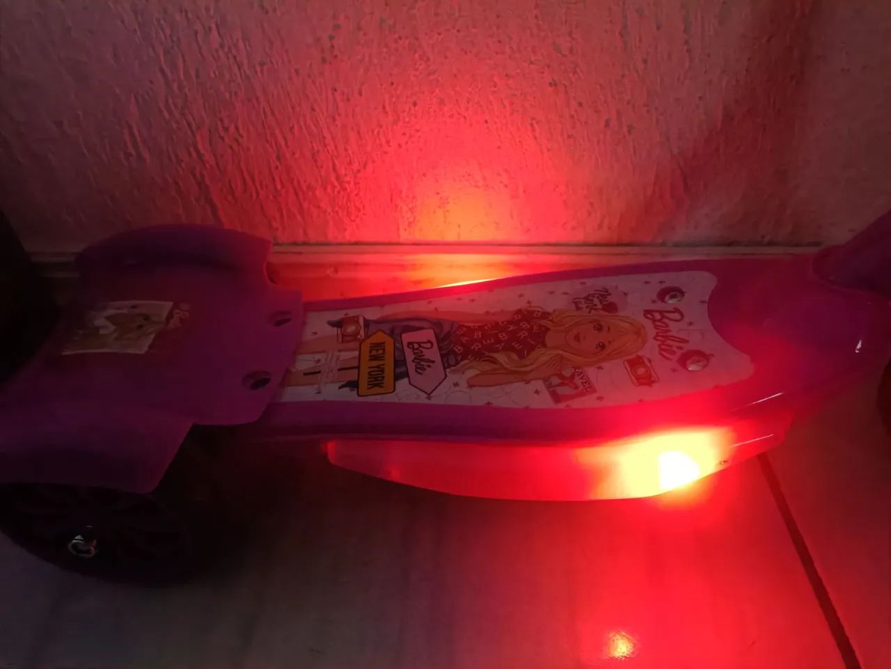 R$99.99 patinete infantil barbie rosa novo 0km triciculo brinquedo com led e cestinha - Foto 3