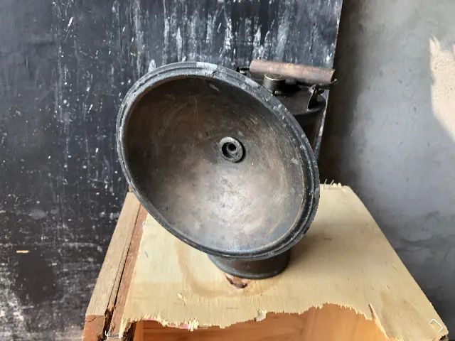 Lanterna antiga de ferrovia, a carbureto.  - Foto 2