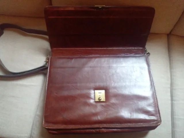 Executive leather folder.462823109878753284