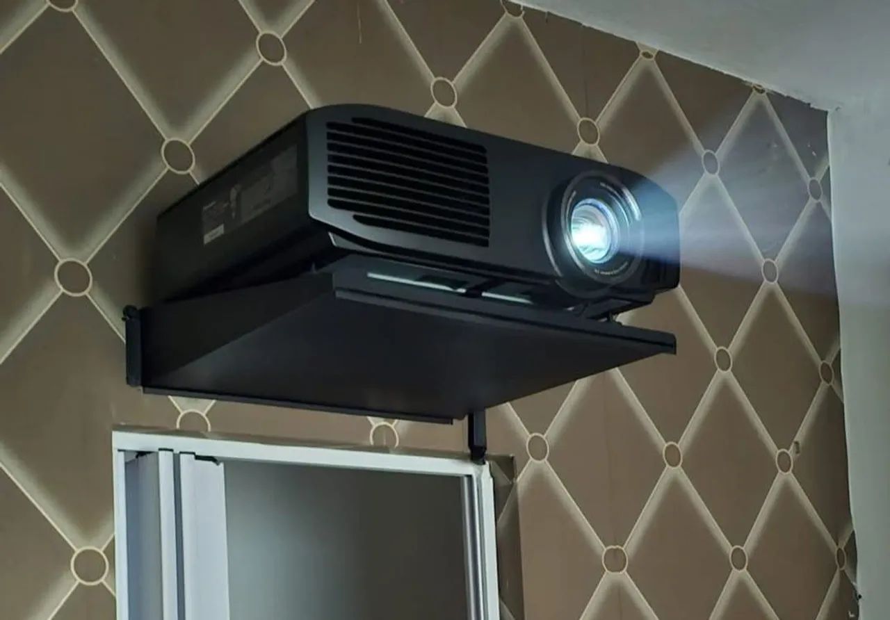 Projetor Panasonic PT-AE8000U, 2400 Lúmens, Full HD 3D