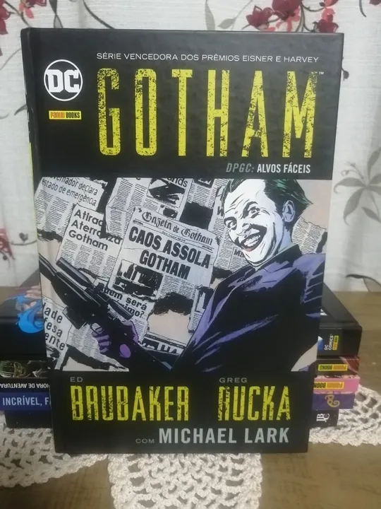 Encadernado Gotham DPGC: Alvos Fáceis - Capa Dura