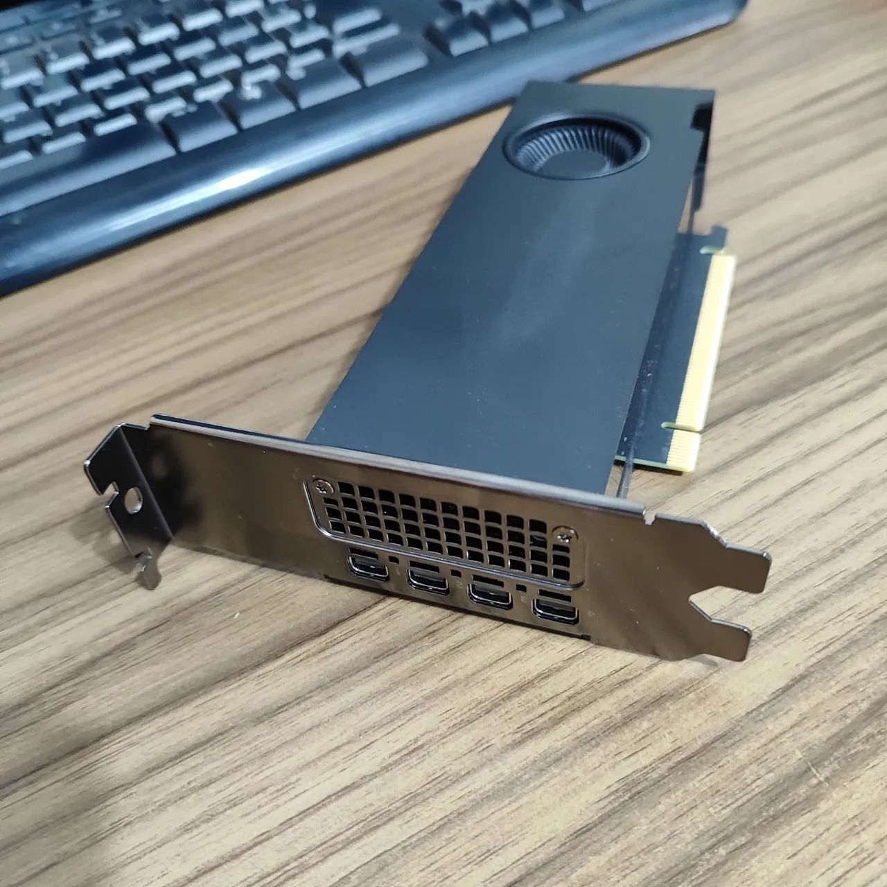 Nvidea Quadro RTX 2000 Ada Generation 16GB para IA (nova)  - Foto 4