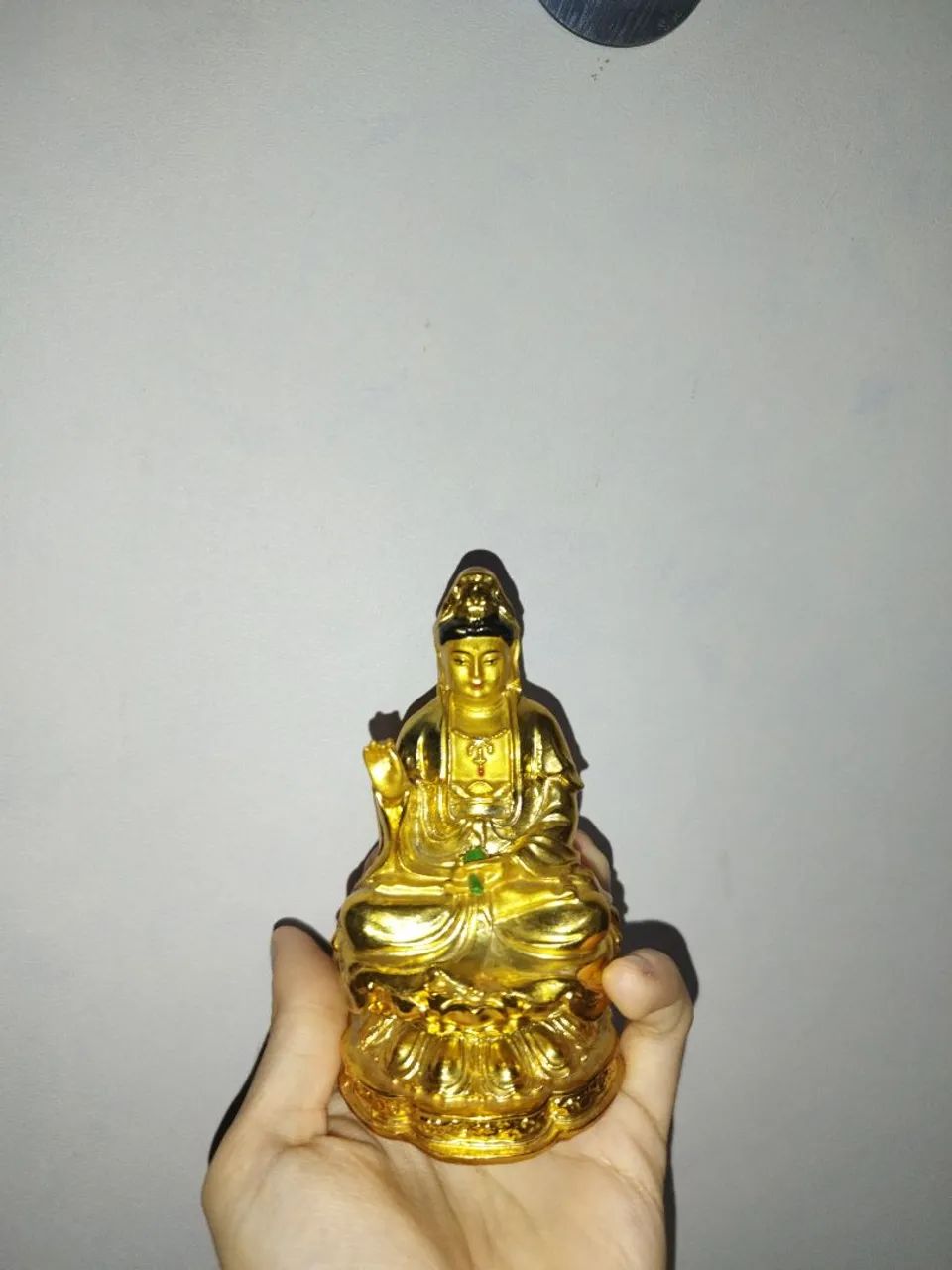 Estátua Kuan Yin banhada a ouro 18k