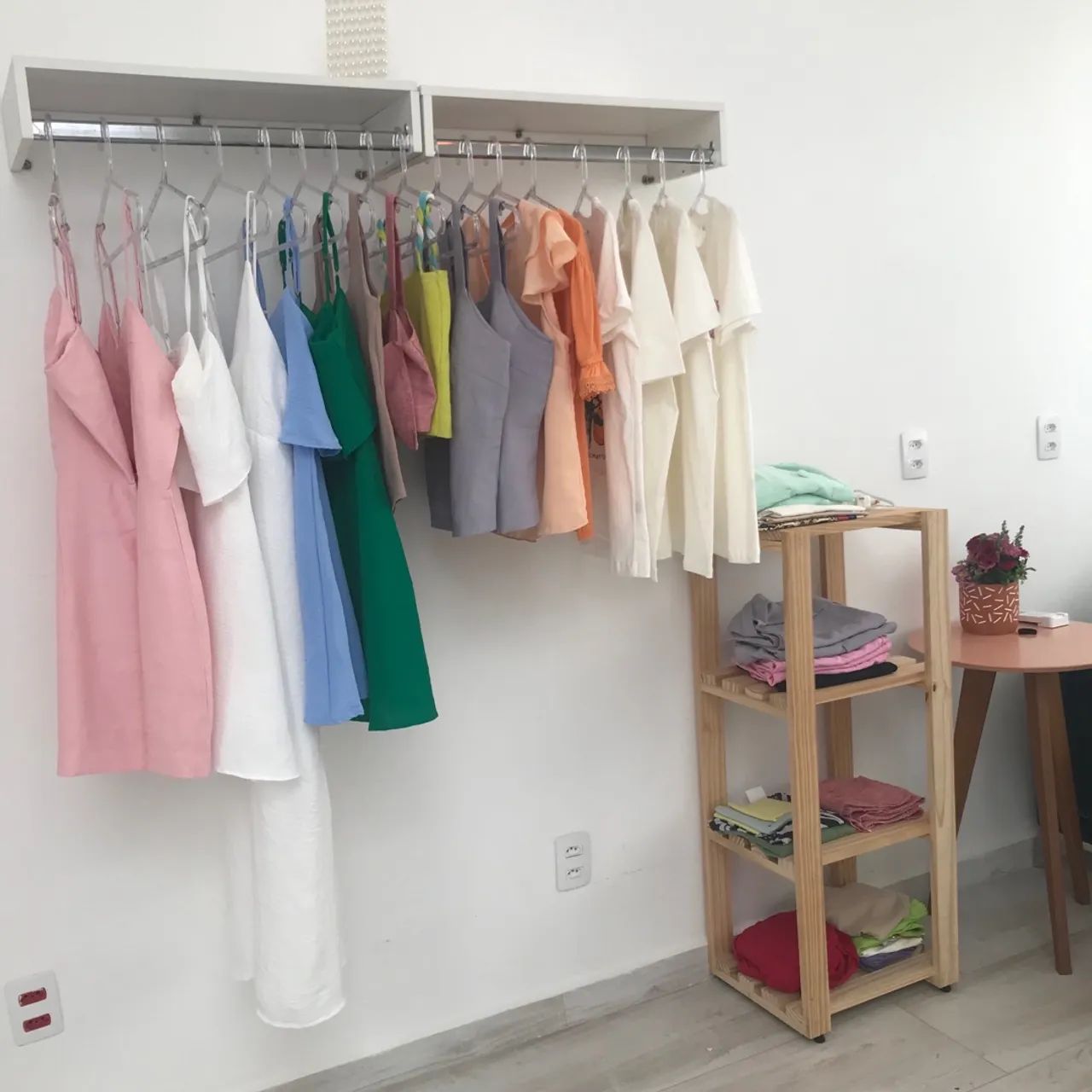 Expositor de roupas/ araras para roupas 