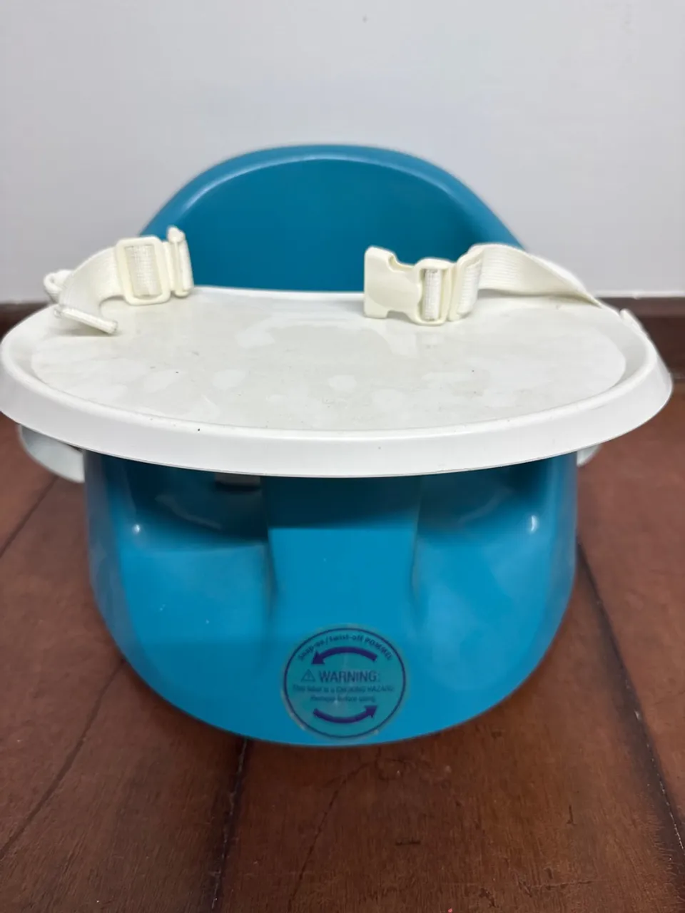 Cadeira Infantil Azul com Bandeja e Cinto de Segurança