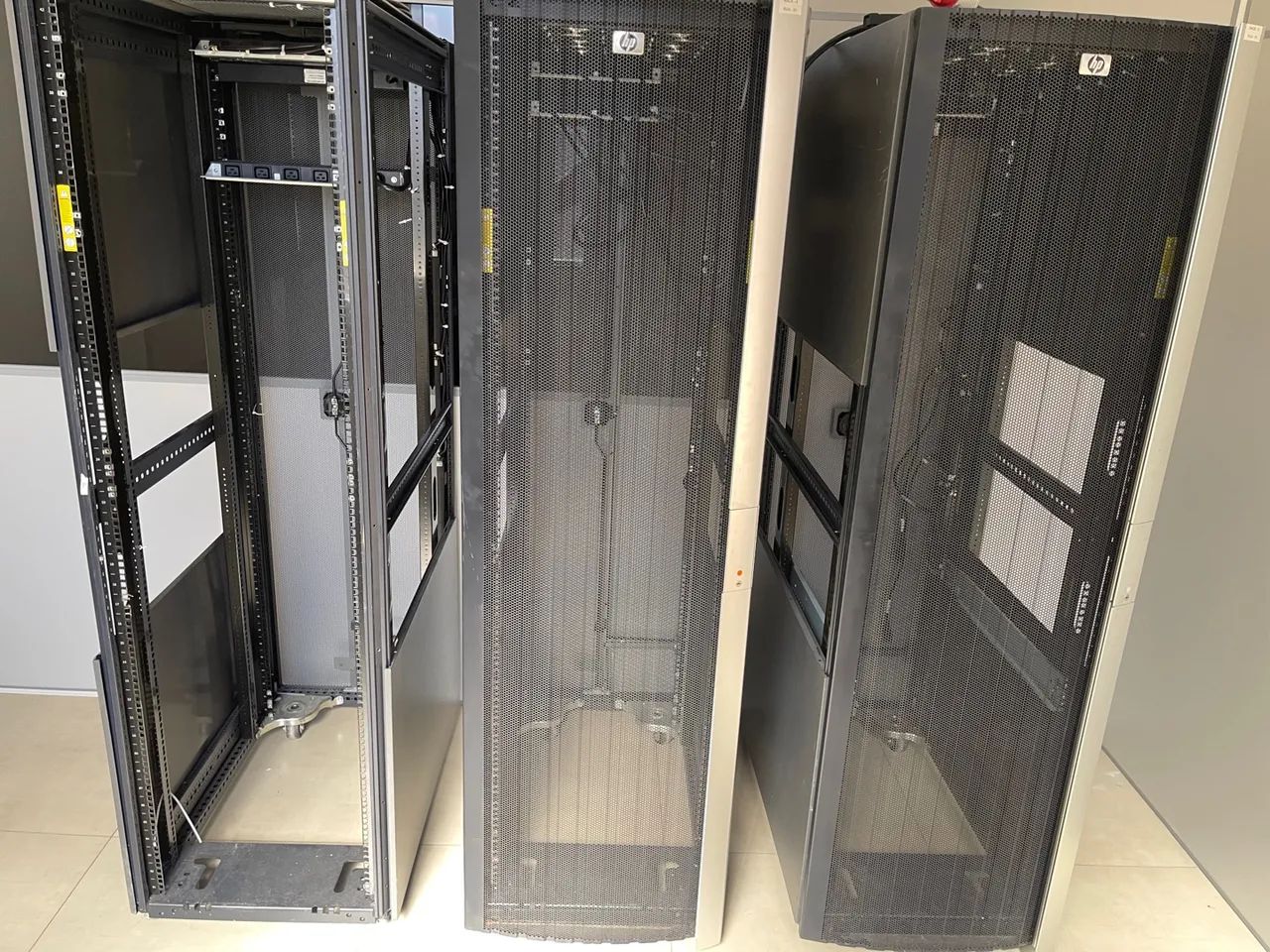 Rack HP 44u Completos c/ portas e laterais - Foto 4