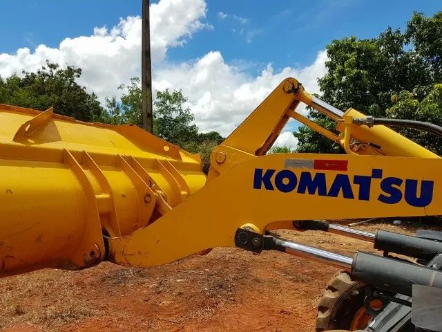 Pá carregadeira Komatsu WA200 ano 2013 - Foto 3
