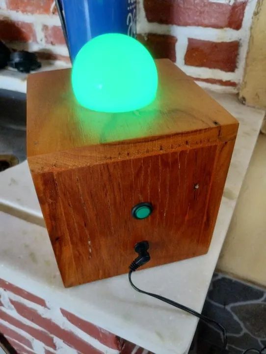 reynekem luminoso de madeira com lampada acompanha a fonte decoraçaõ raro - Foto 4