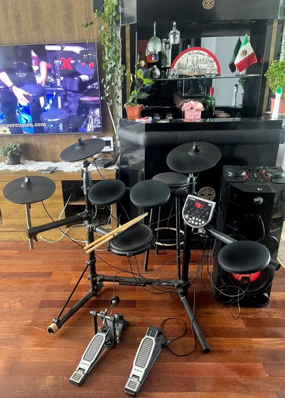 Bateria Eletrônica Alesis Semi-nova - aceito cartão e trocas  - Foto 2