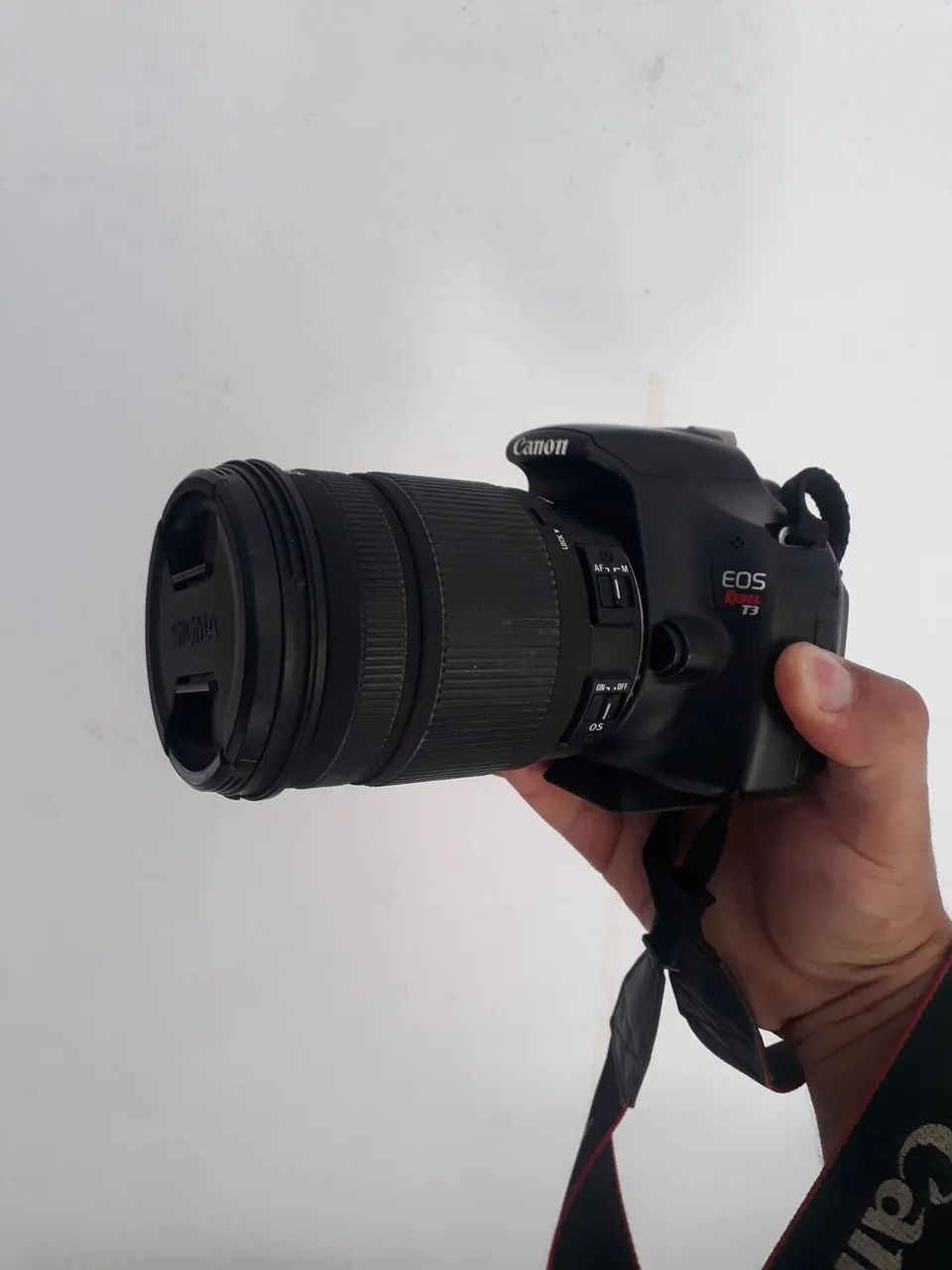 Canon Digital Camera with Sigma 18-250mm Lens + Tripod64290078215555123