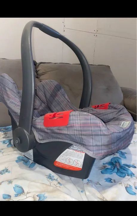 Berço de madeira com mosquiteiro e bebê conforto  - Foto 4