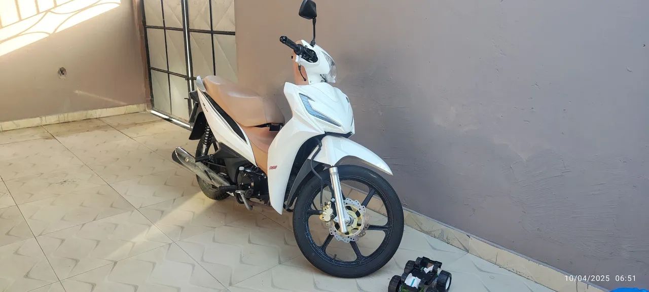 Shineray Rio 125 com 1287 km rodados 