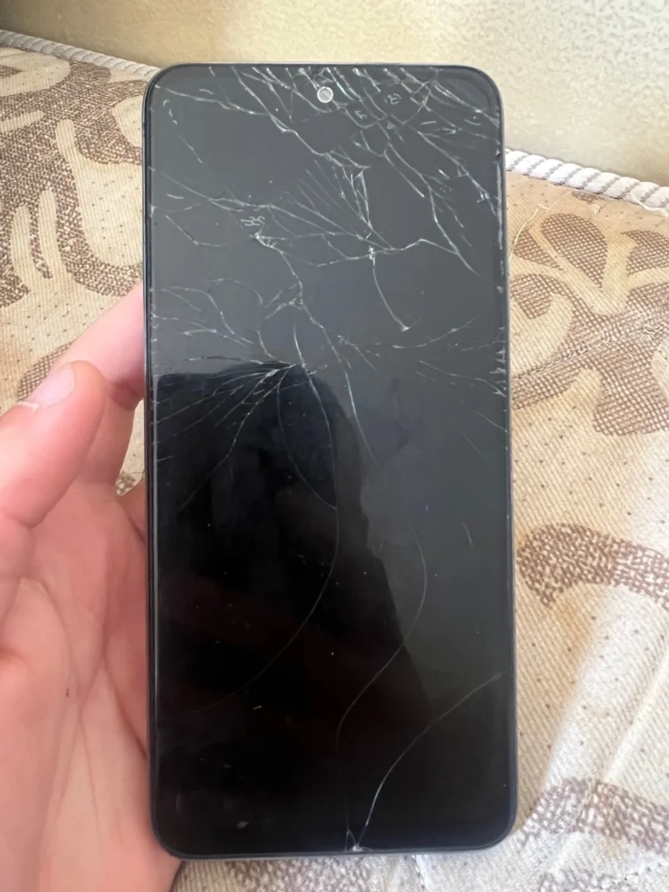 Vendo celular Redmi note 10 com tela trincada. Tudo funcionando perfeitamente