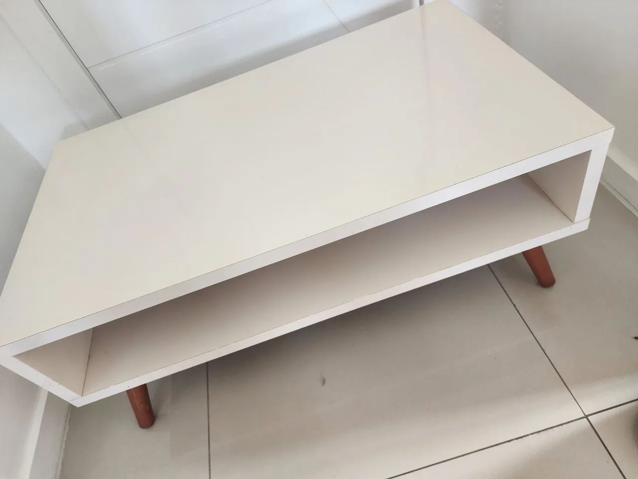 Mesa de centro moderna com design clean