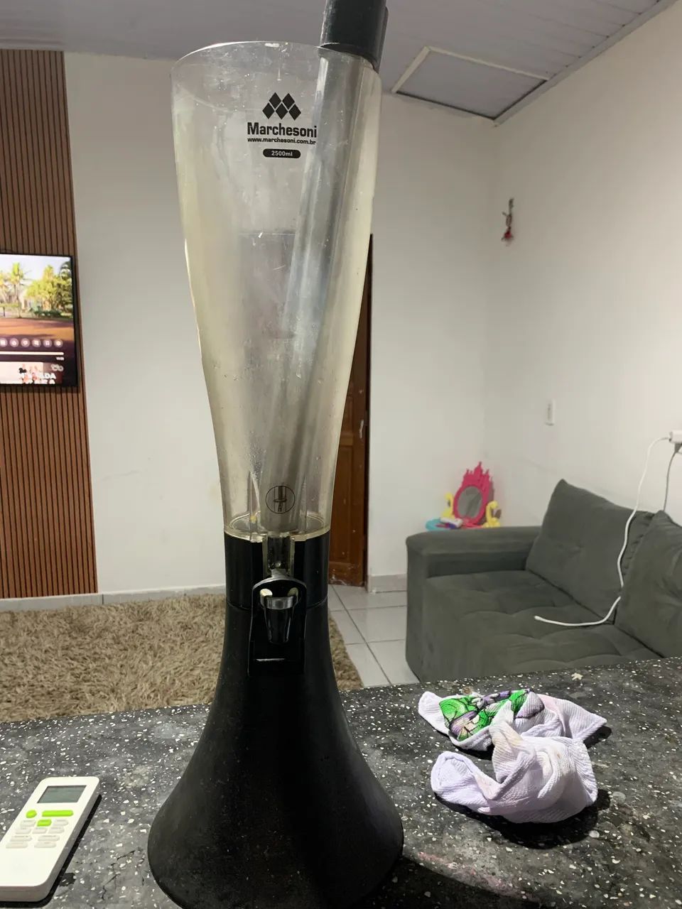 Vendo torre de chopp de 2500 ml com dois tubos congelantes Obs: perdi a tampa de cima  - Foto 3